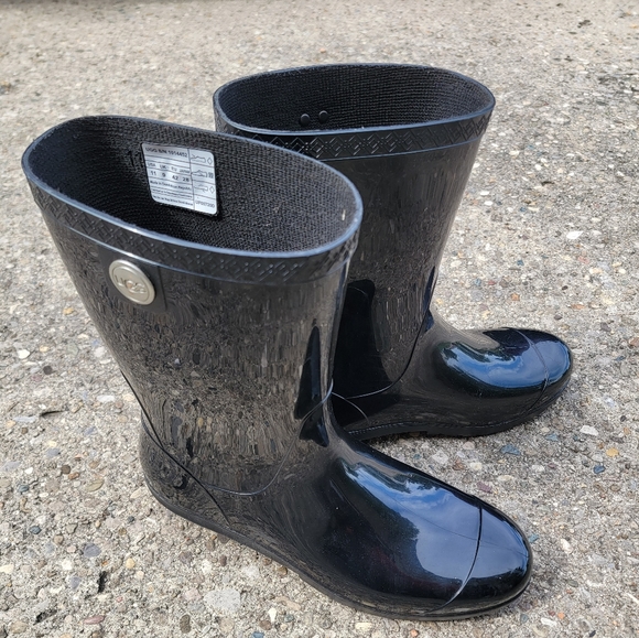 UGG rainboots - Picture 3 of 3